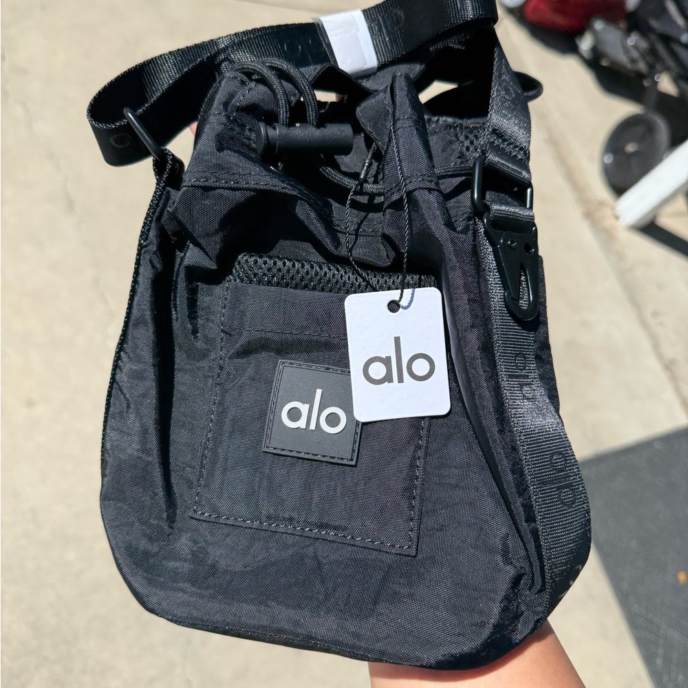 ALO Yoga Black Crossbody Bucket Bag - Picture 4 of 5